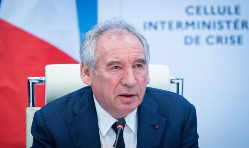 « Les rumeurs de milliers de morts pas fondées », déclare Bayrou à Mayotte